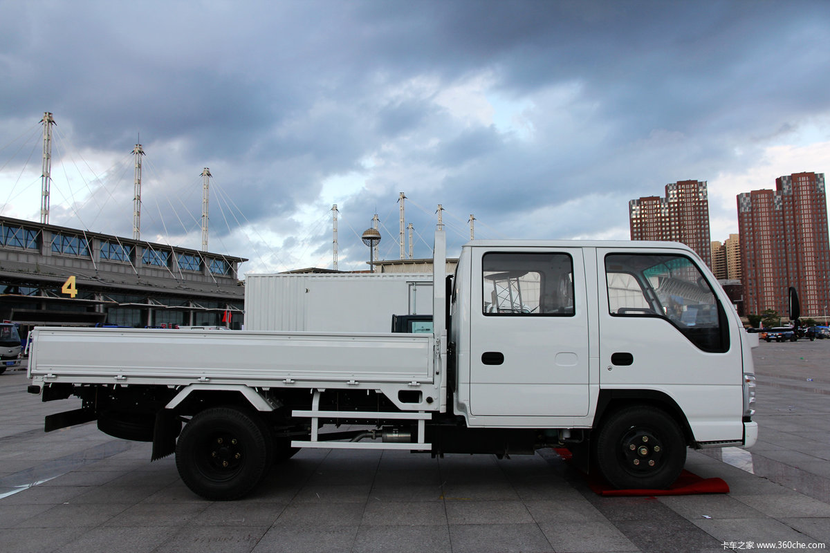 庆铃 五十铃100p 4x2 双排载货车