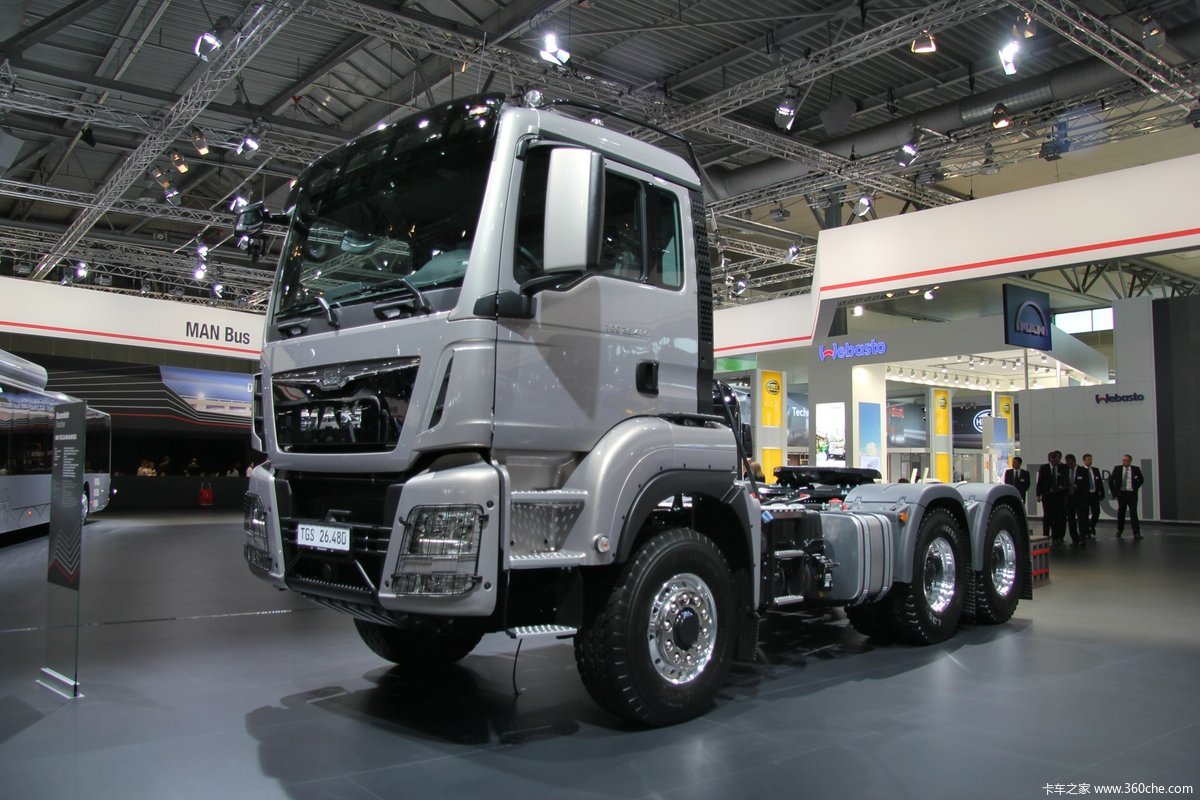 曼tgs 480马力 6x6 牵引车