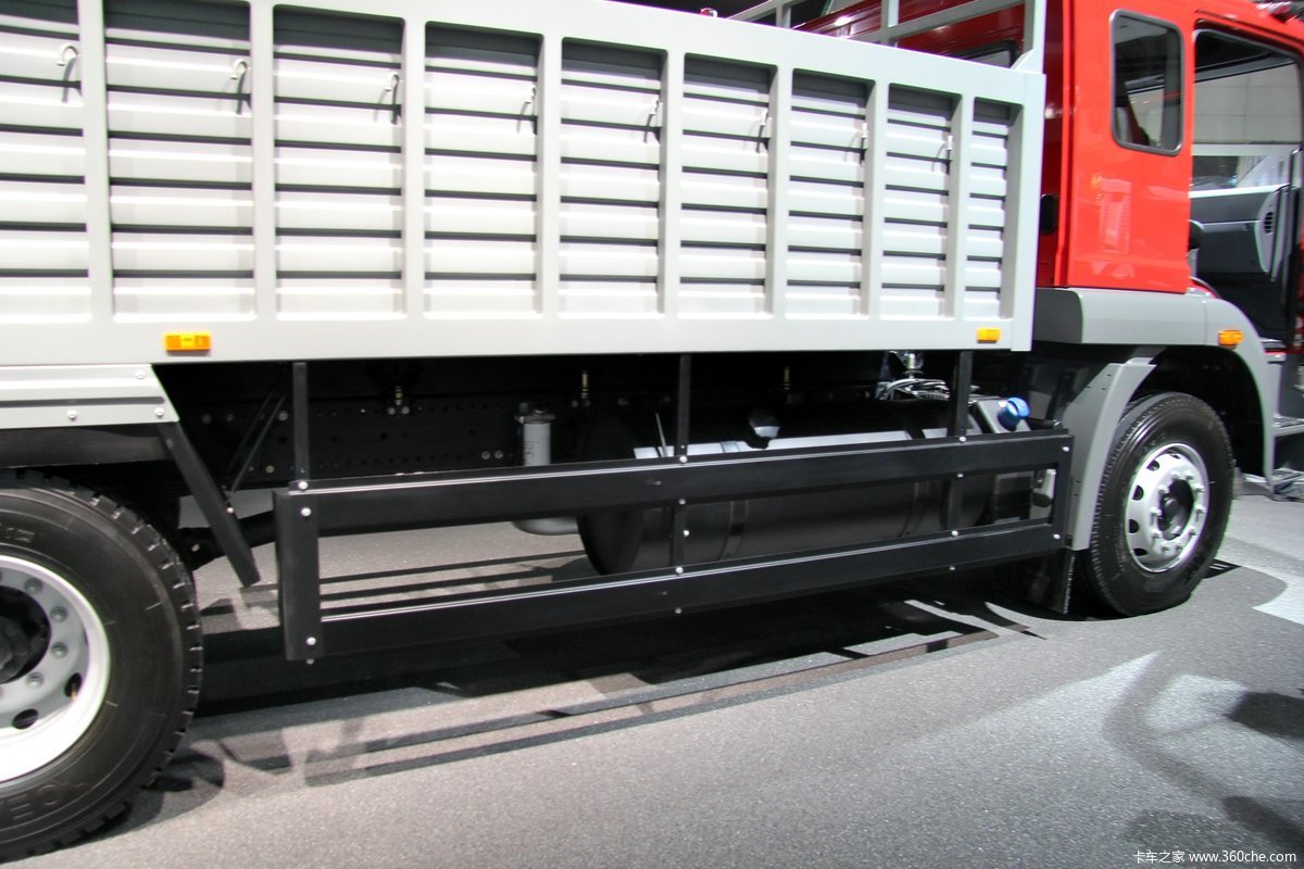 汉诺威车展:扶桑fj 280马力 6x2 自卸车
