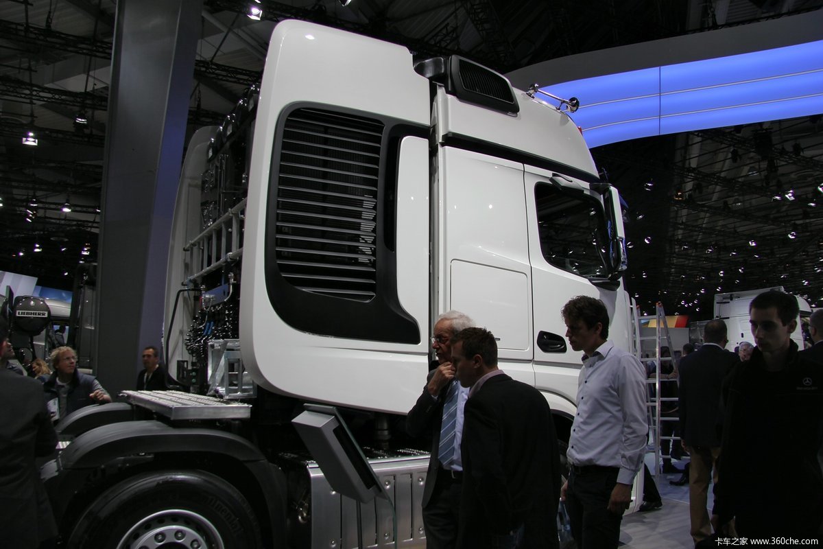 汉诺威车展奔驰actros41638x4630马力大件牵引车