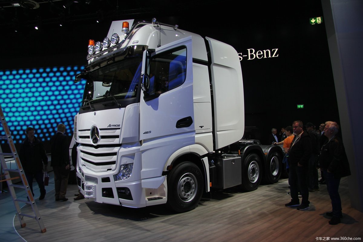 汉诺威车展:奔驰 actros 4163 8x4 630马力 大件牵引车