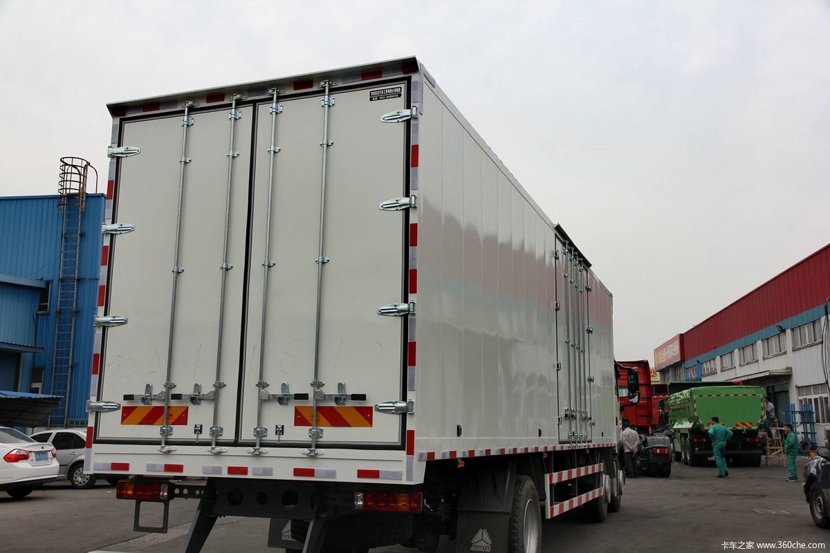 中国重汽 t5g 6x2 厢式载货车
