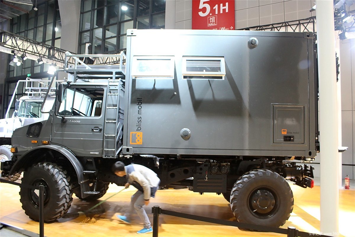 奔驰乌尼莫克u4000 4x4越野房车