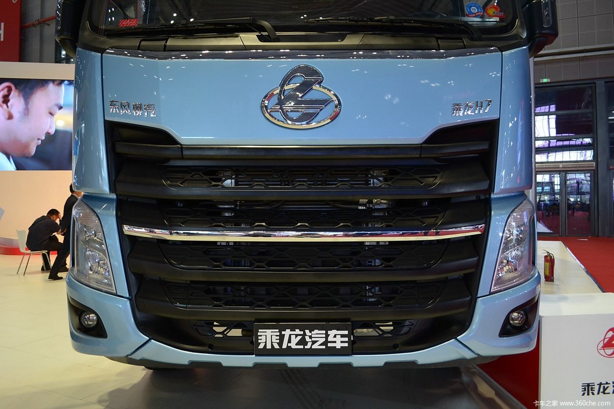 柳汽 乘龙h7 320马力 8x4 载货车