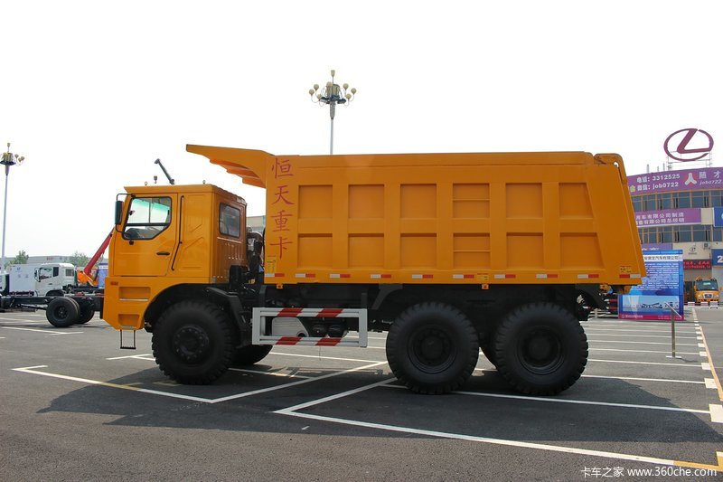 恒天宽体自卸车