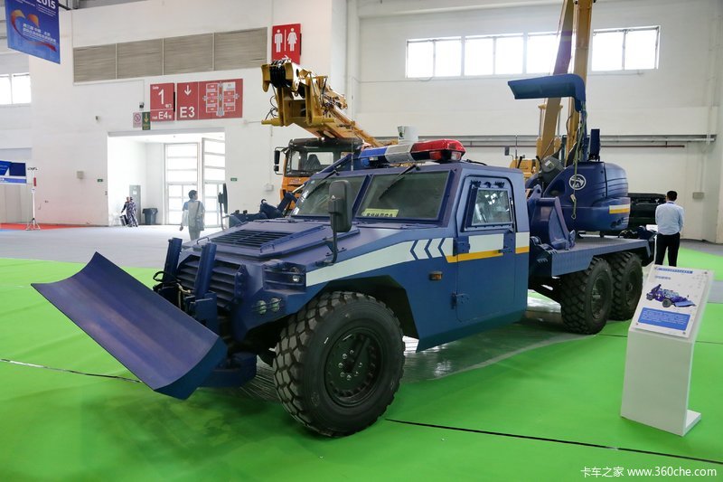 猛士6x4抢险破障车