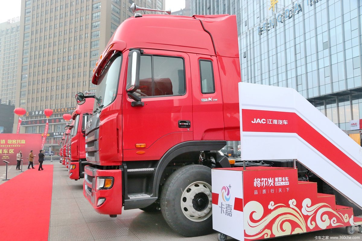 2015江淮格尔发k3w 6x4 牵引车展台