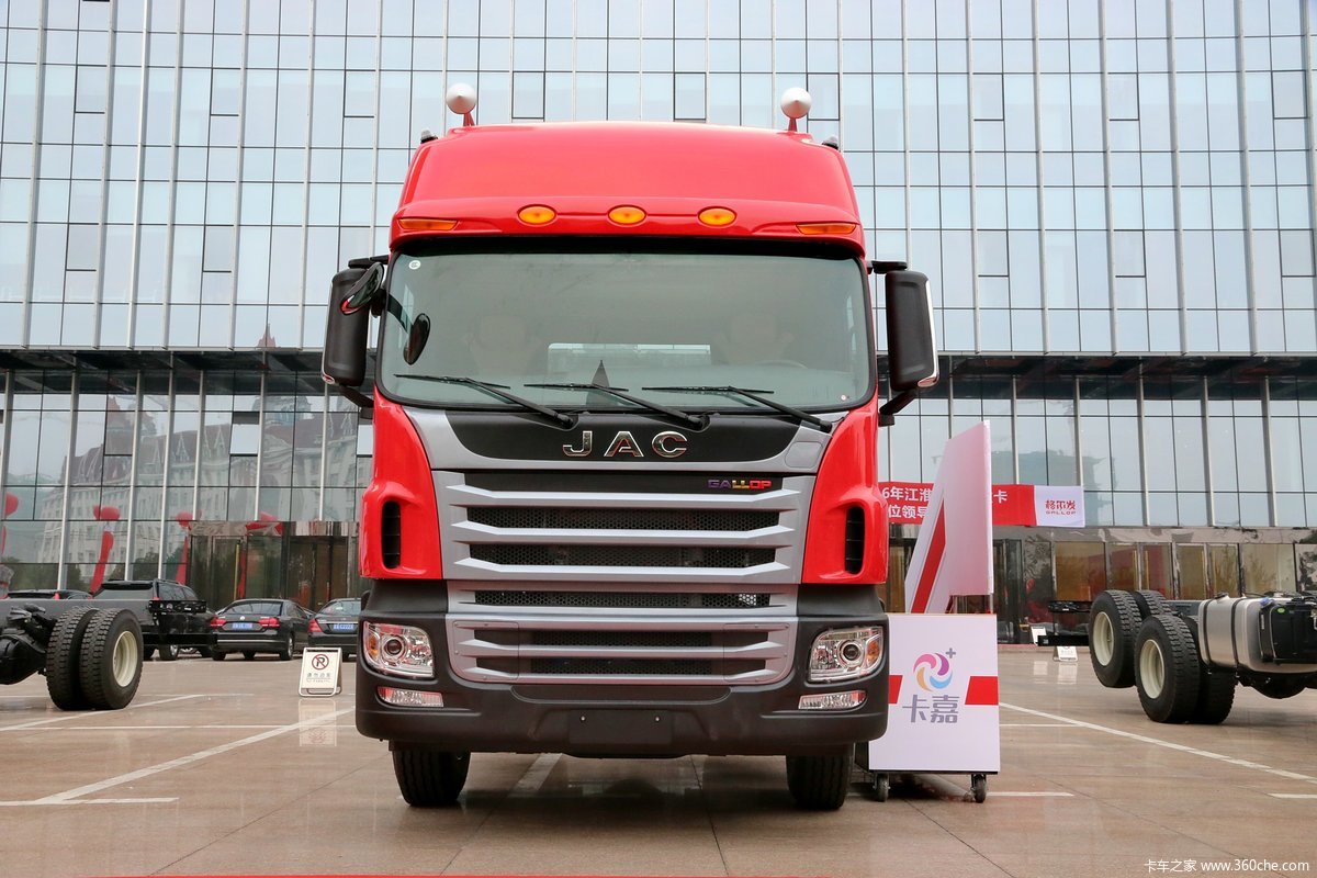 2015江淮格尔发a5w 6x2 牵引车展台