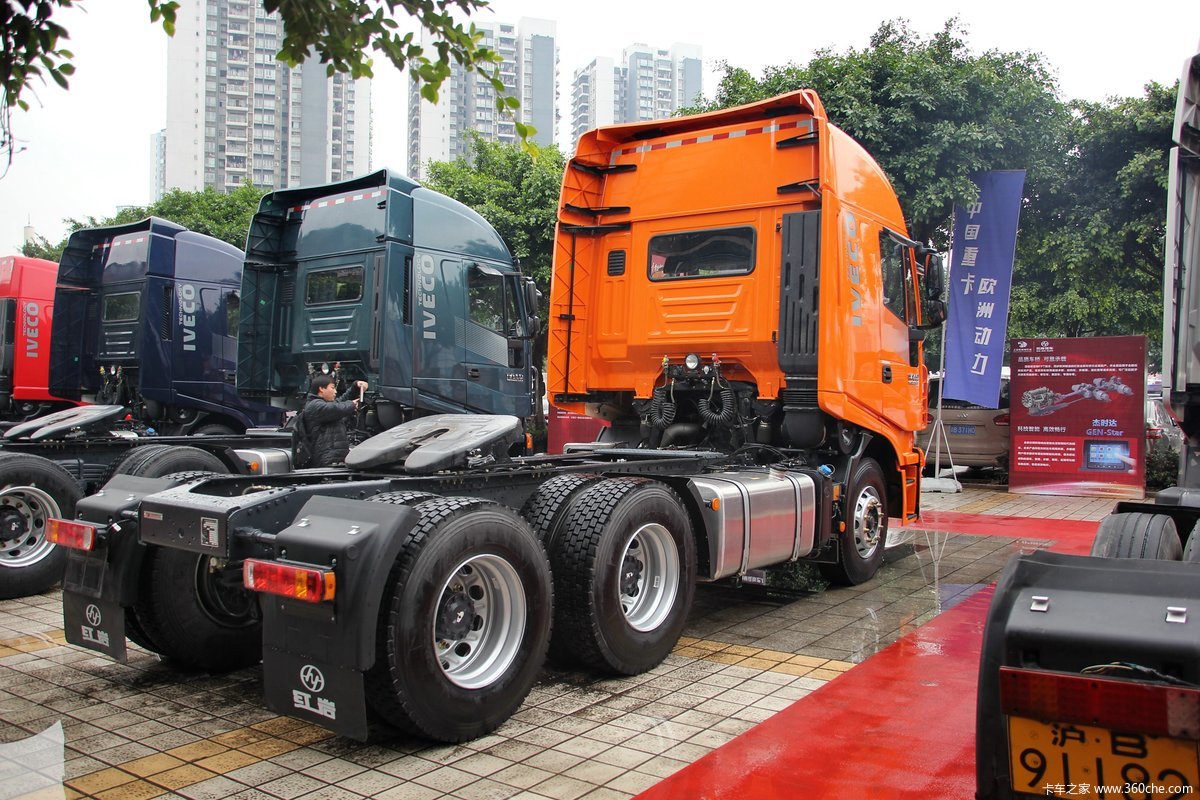 全新杰狮6x4480马力牵引车