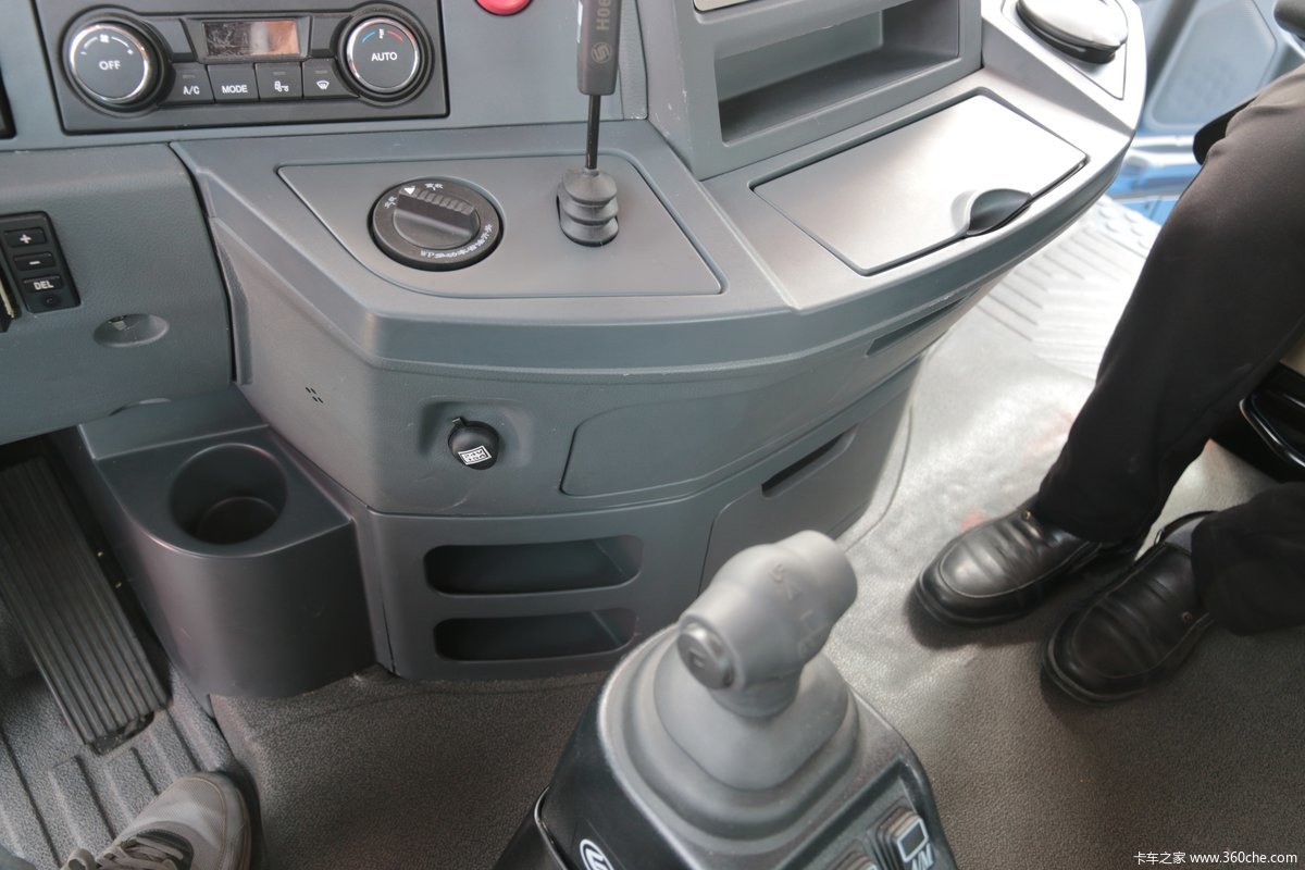 徐工汽车 汉风g900 530马力 6x4 牵引车