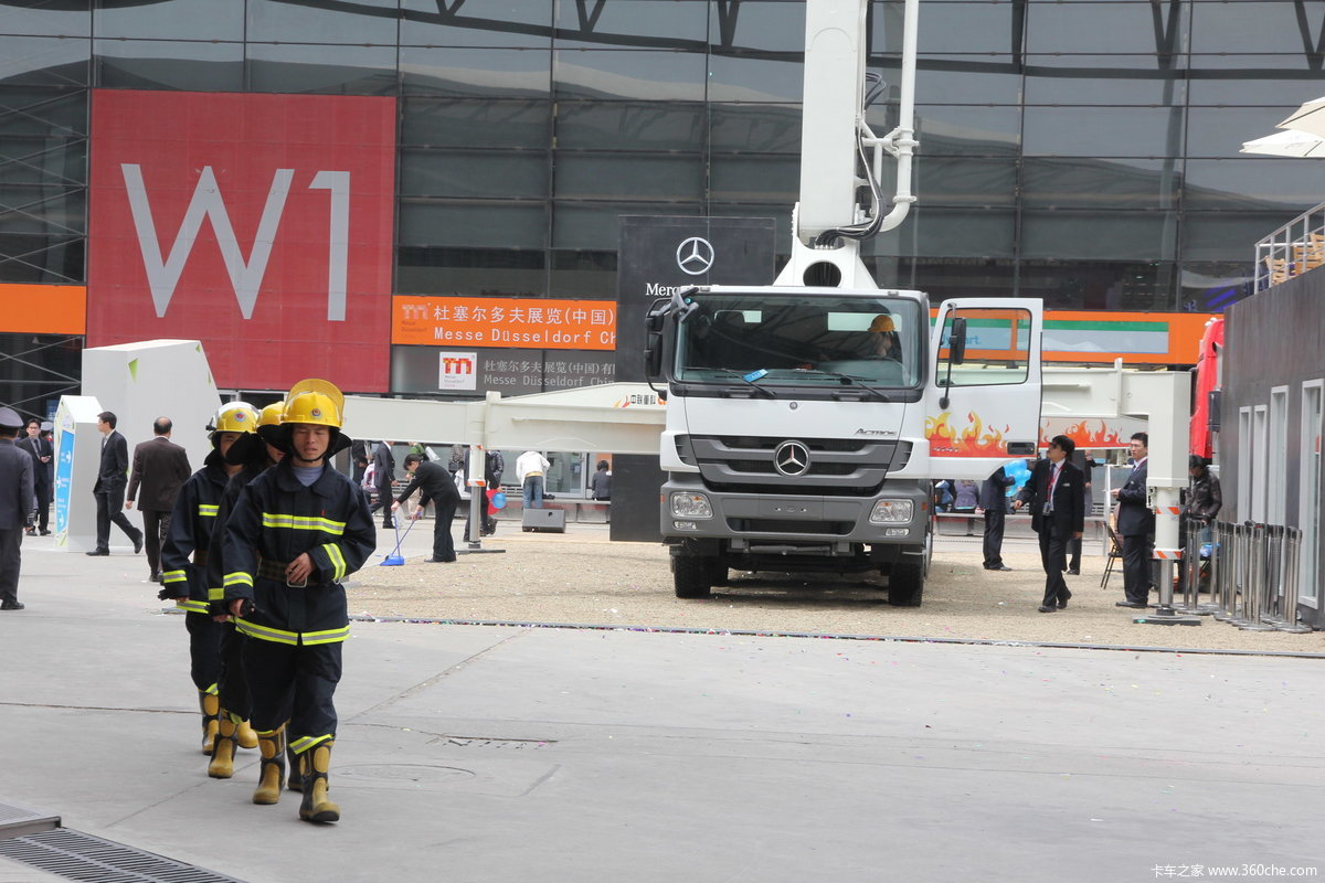 奔驰4141混凝土泵车