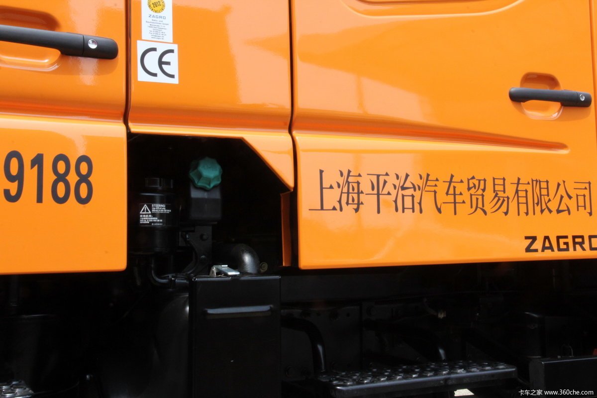 奔驰乌尼莫克路轨两用车