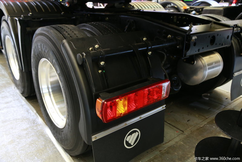 欧曼gtl 6x4柴油运输车