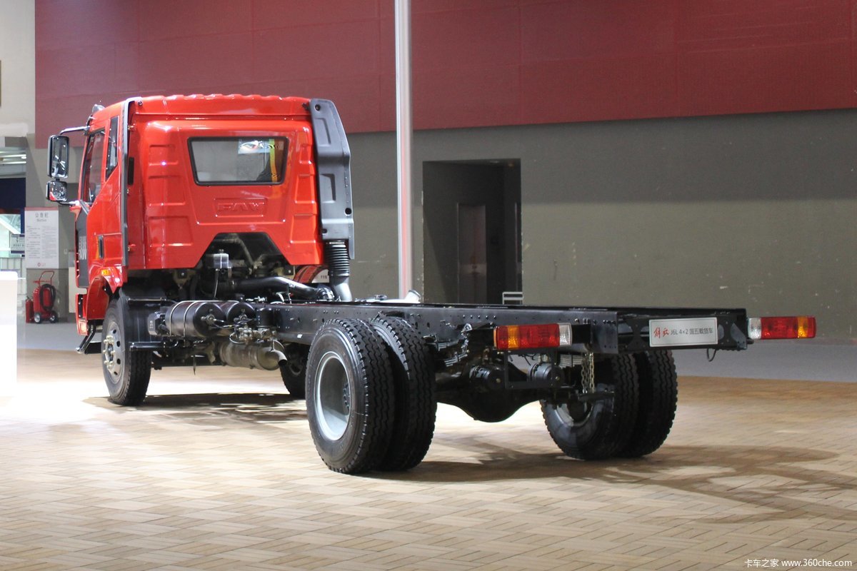 解放j6l 4x2 6.8米载货