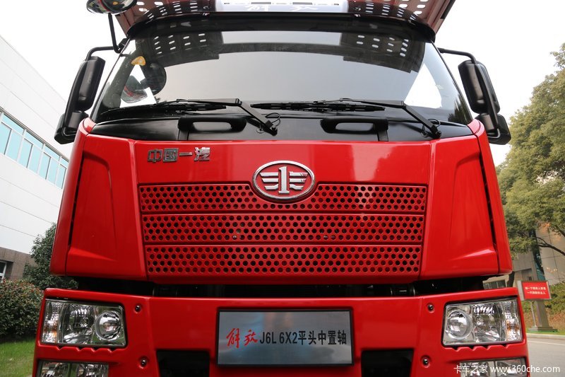 一汽解放 j6l 320马力 6x2 中置轴轿运车