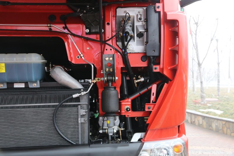 重汽豪沃t7h 540马力 6x4 amt牵引车
