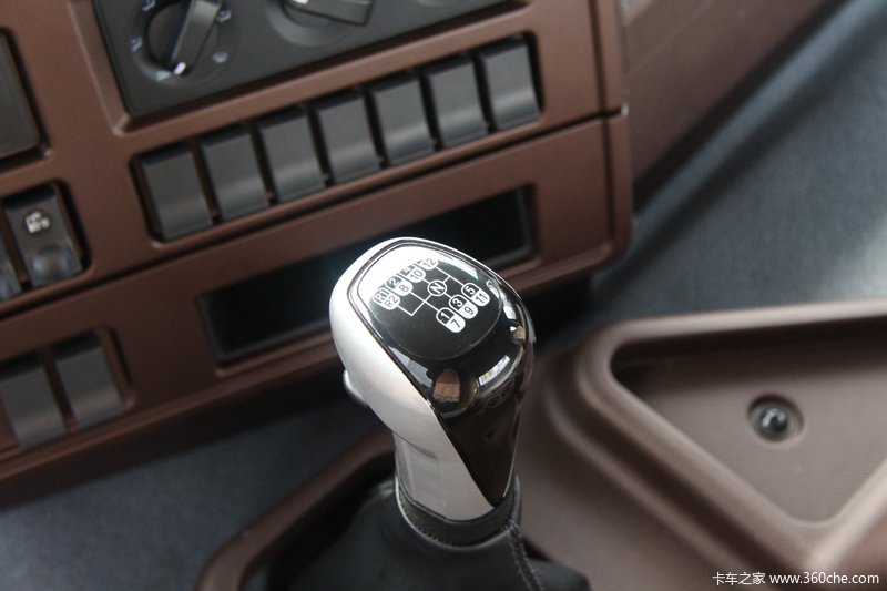 斯太尔 d7b 380马力 6×4牵引车
