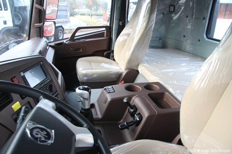 斯太尔 d7b 380马力 6×4牵引车