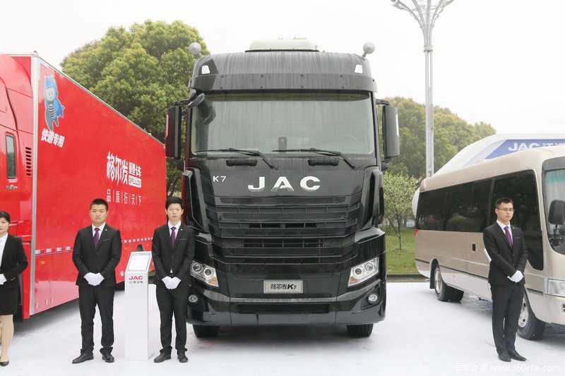 格尔发k7重卡540马力6x4牵引车
