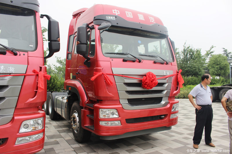 中国重汽j7b重卡380马力6x4牵引车