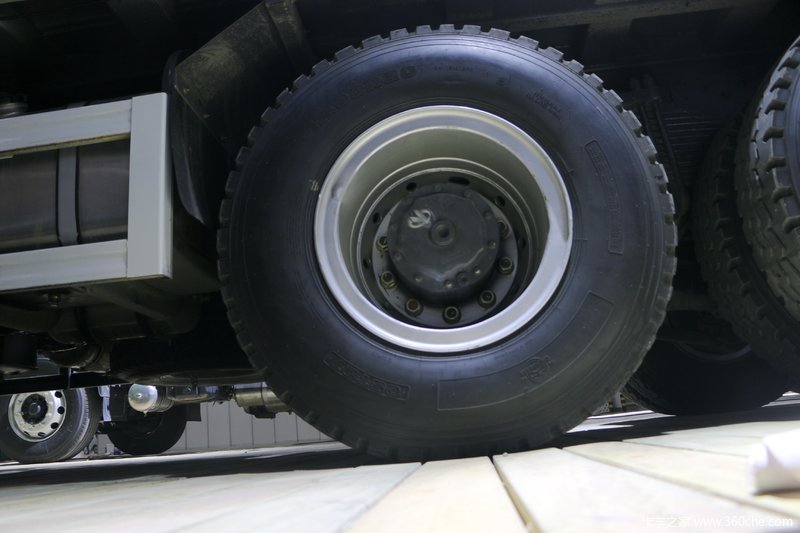 东风柳汽乘龙h7385马力6x4自卸车