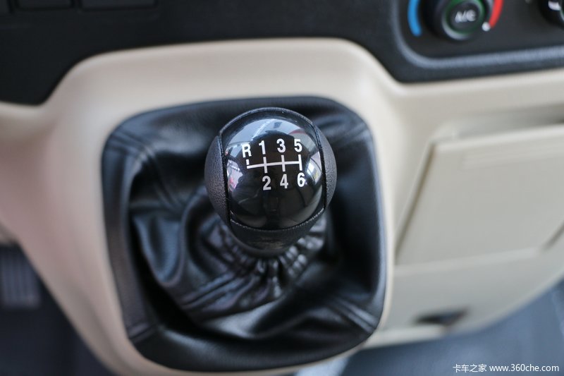 福特江铃 新世代全顺 v348 长轴 标准型 15座 客车