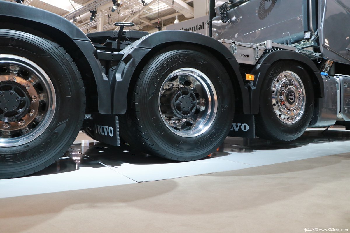 沃尔沃fh16重卡750马力8x4大件牵引车