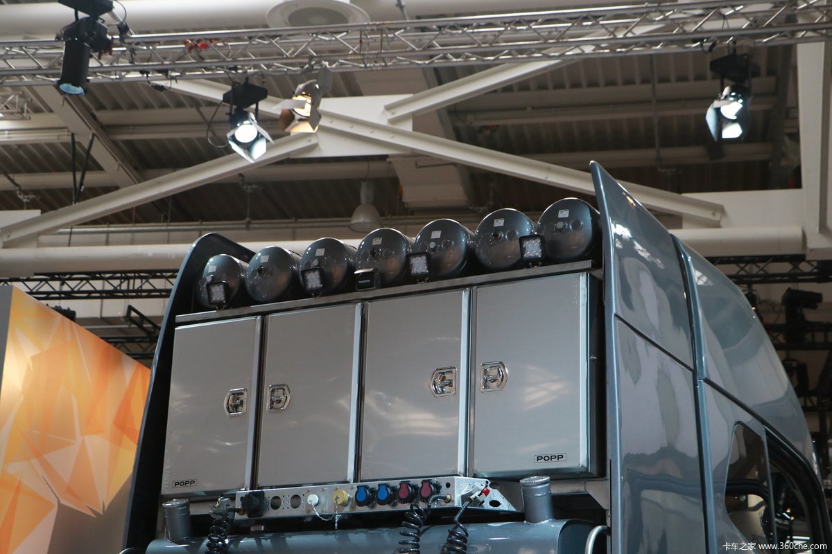 沃尔沃 fh16重卡 750马力 8x4大件牵引车