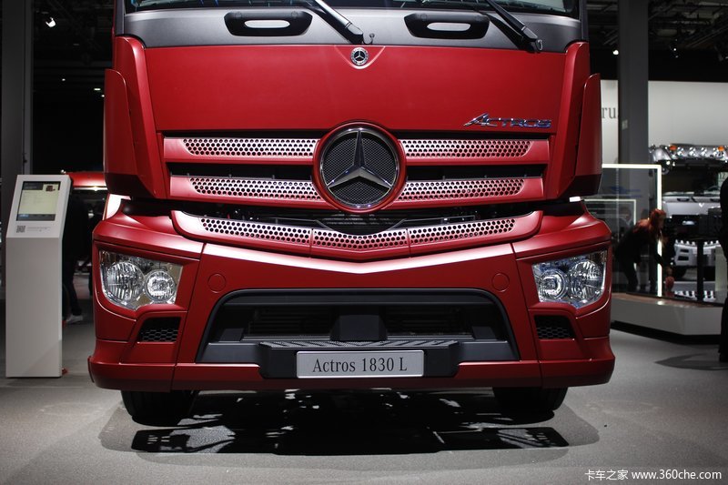 奔驰 新actros 4x2载货车(1830l ngt)