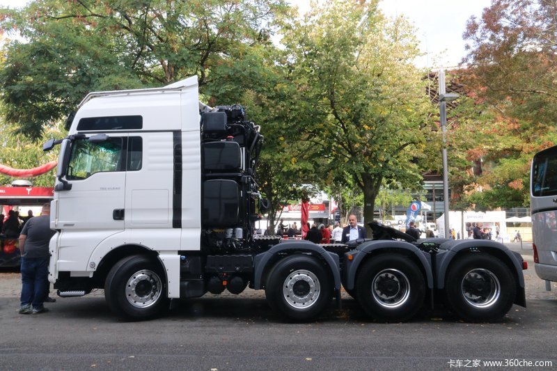 曼tgx 640马力 8x4大件车