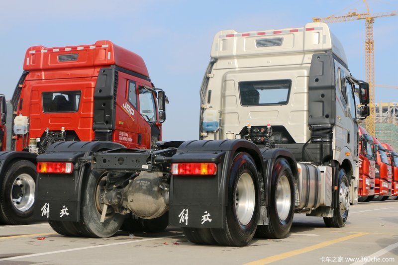 解放新j6p 550马力 6x4牵引车