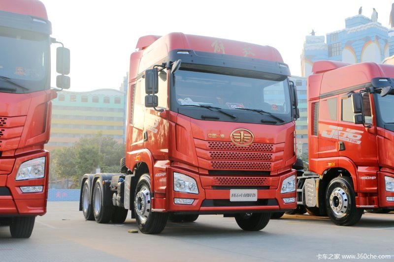 青岛解放jh6卓越版新北方款430马力6x4牵引车