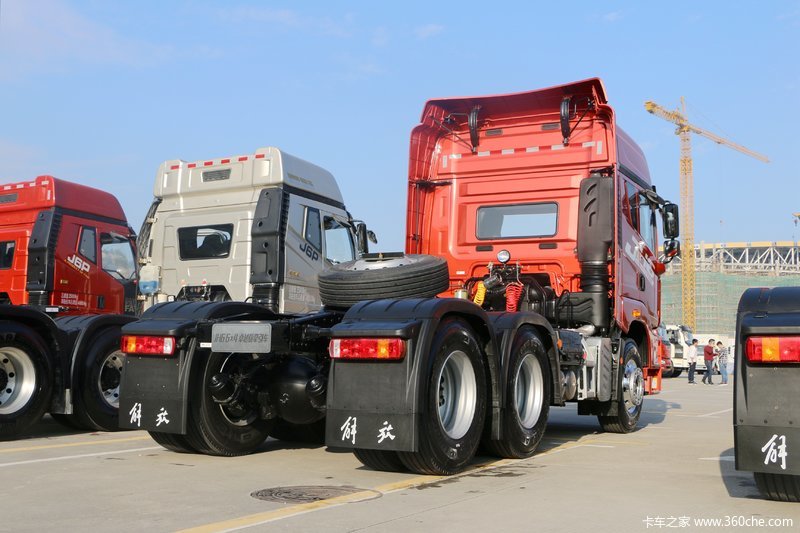 青岛解放jh6 卓越版 460马力 6x4牵引车