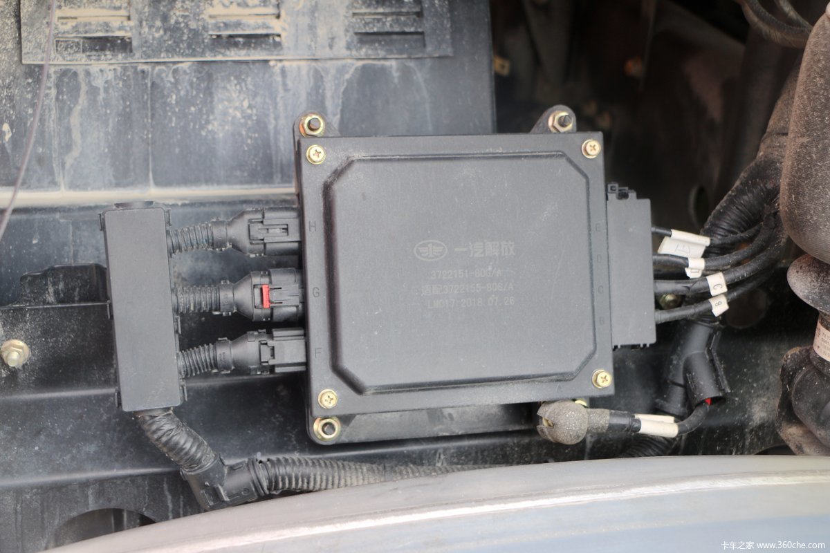 解放新j6p 领航版 550马力 6x4空悬牵引车