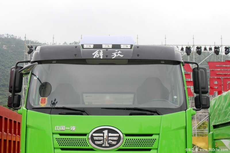 一汽解放 新j6p 420马力 8x4渣土自卸车