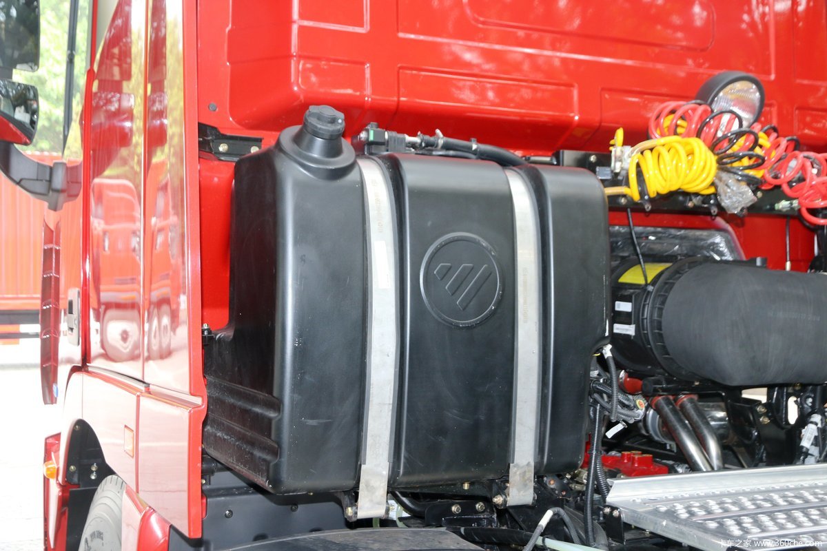 欧曼est 560马力 6x4牵引车
