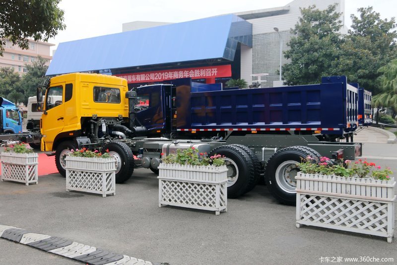 力狮350马力 8x4 自卸车