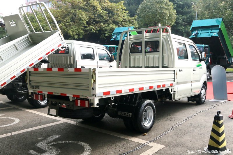 重汽王牌 w1 133马力 4x2 双排微卡