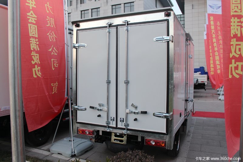 唐骏 赛菱f3 2.8t 4x2纯电动厢式载货车