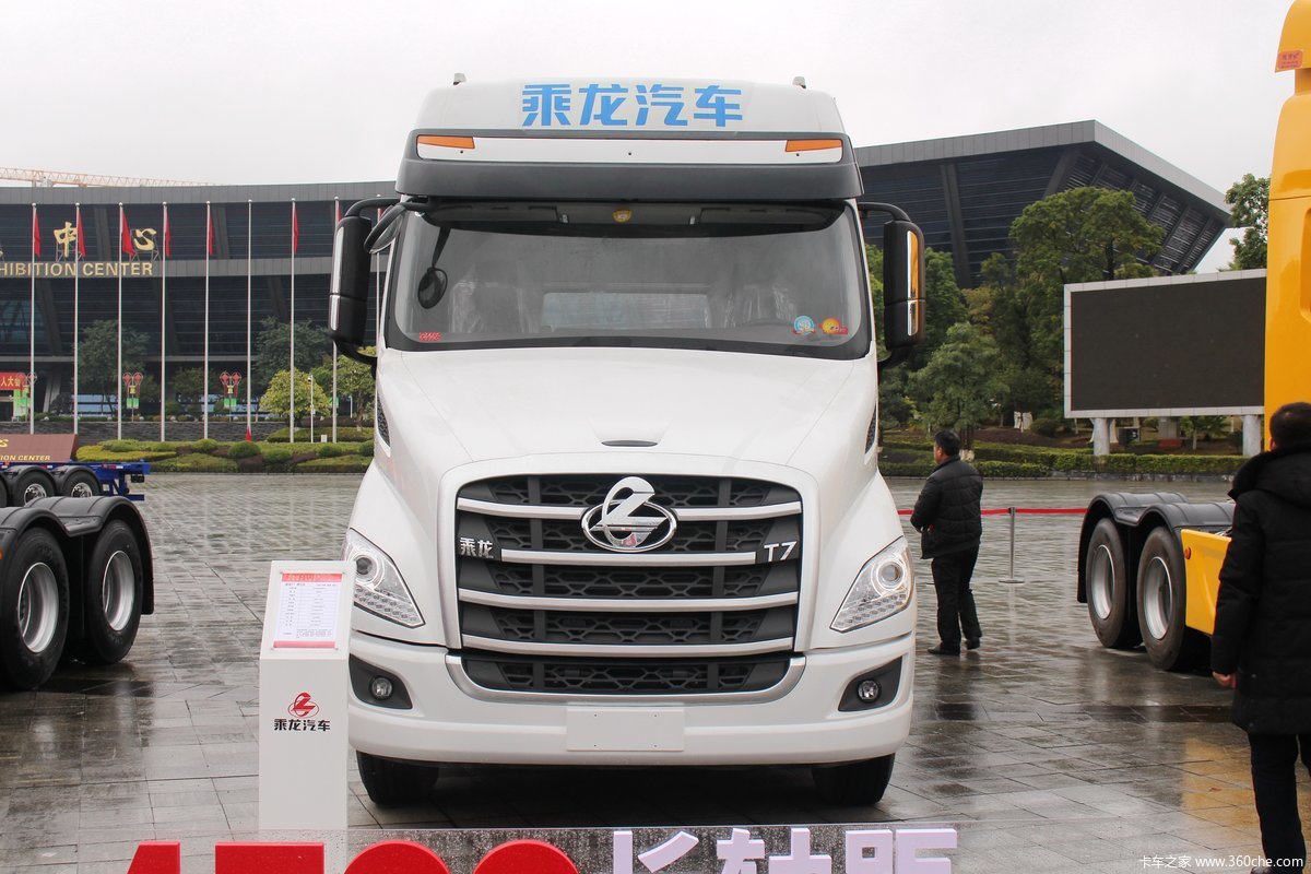 乘龙t7 560马力 6x4长轴距牵引车