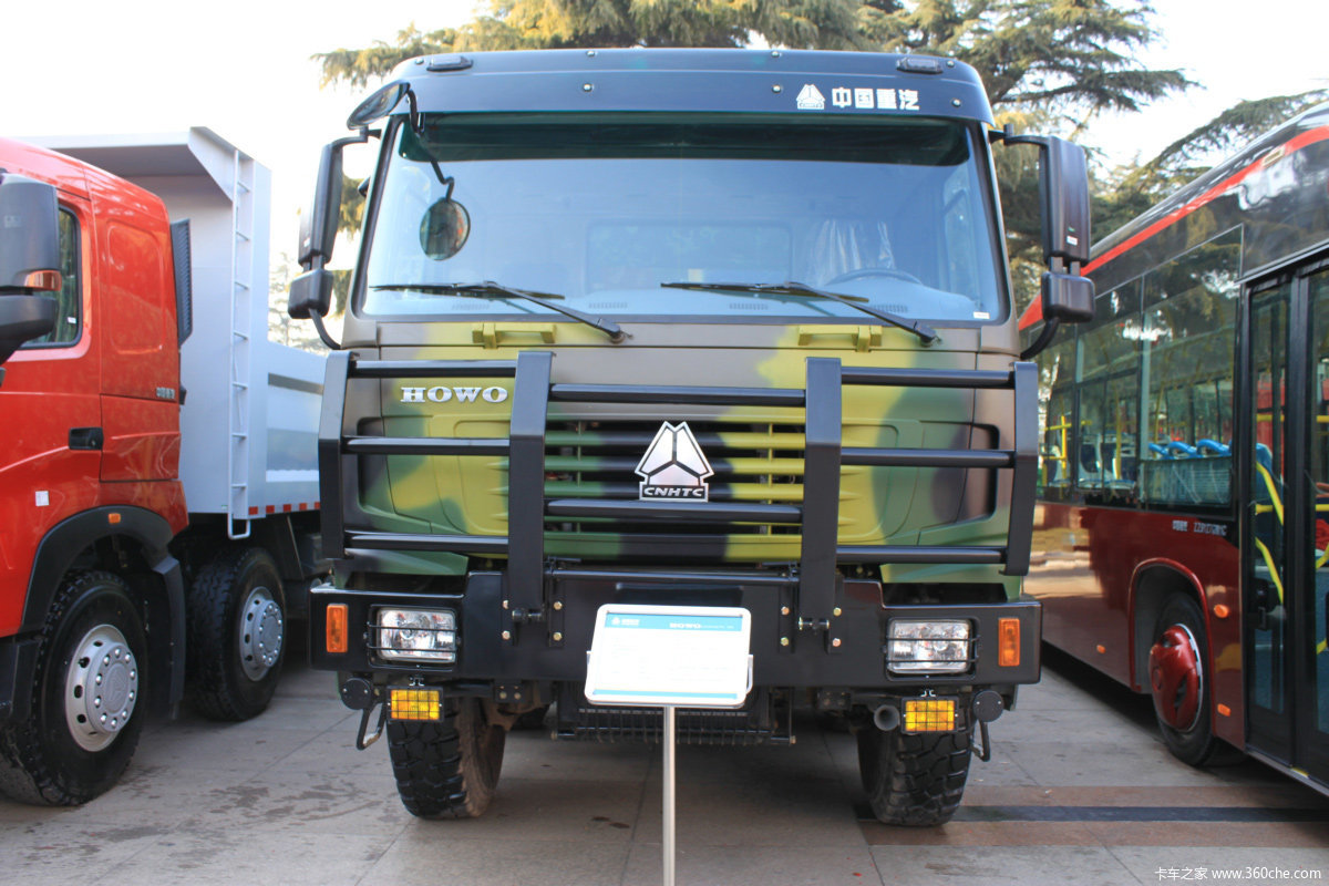howo8x8越野车