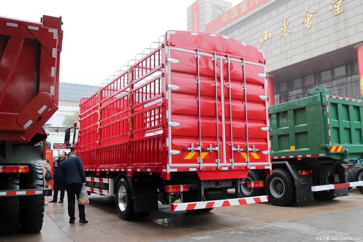 重汽 豪瀚n5w 220马力 仓栅式载货车(国六)