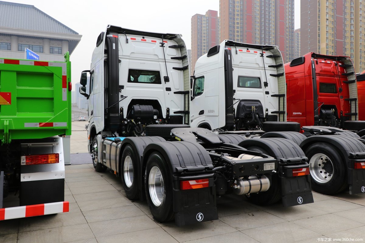 > 陕汽重卡 德龙x6000系列 > 德龙x6000 660马力 6x4牵引车(国六) 2