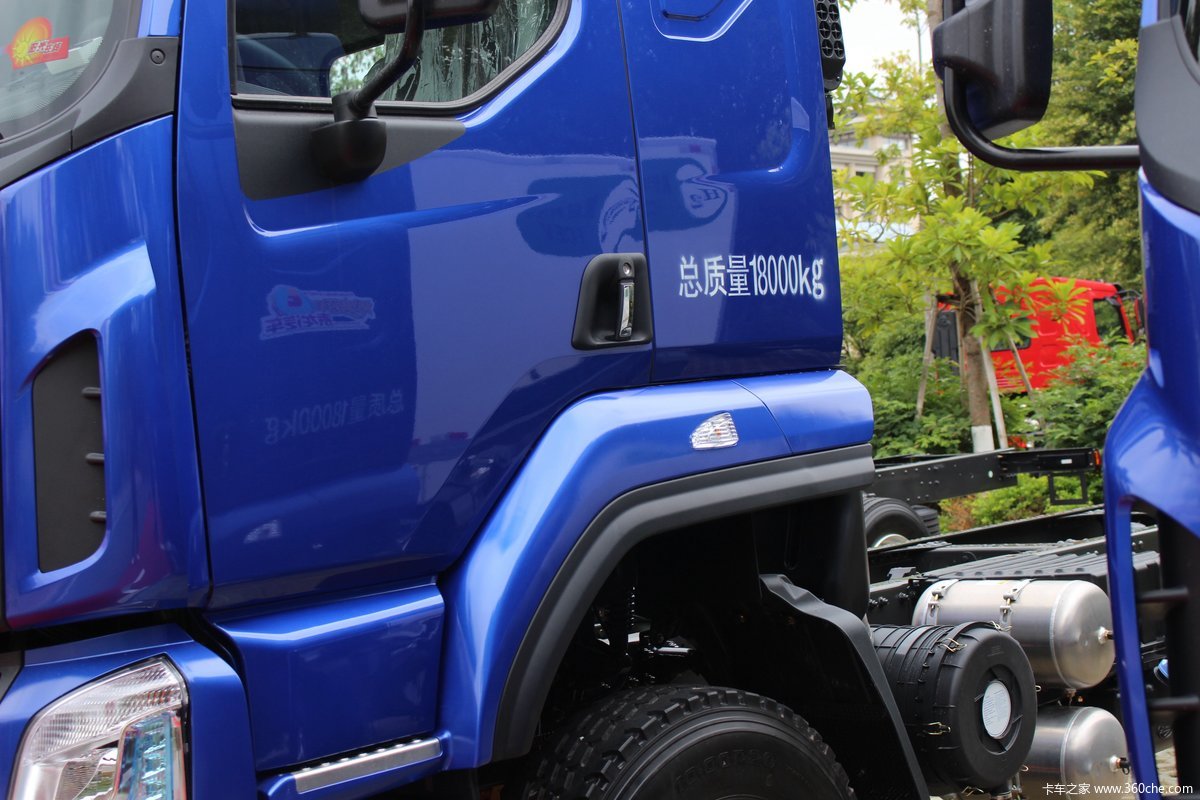乘龙h5 230马力 4x2 厢式载货车(国六)