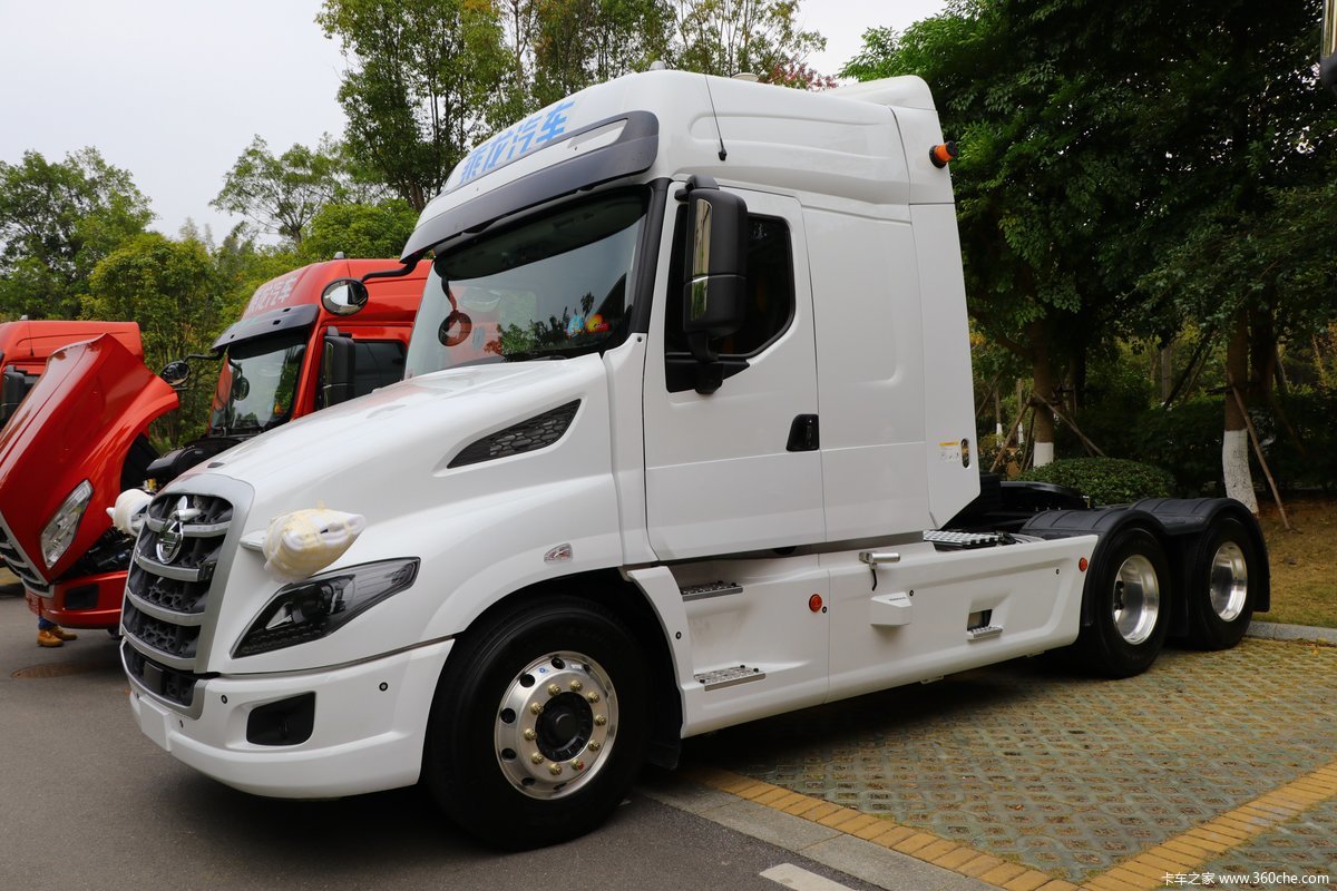 乘龙t7重卡 560马力 6x4 长头牵引车(国六)(自动驾驶)