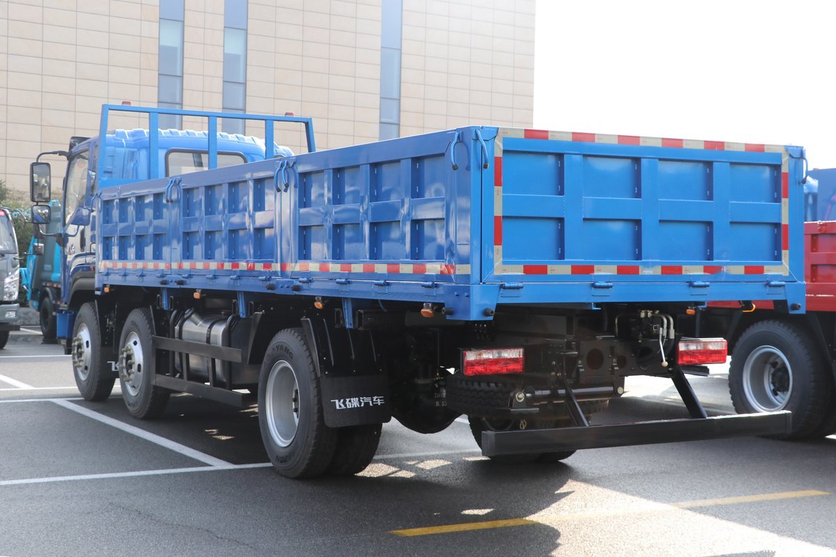 x6系列 220马力 6x2 6.8米自卸车(国六)