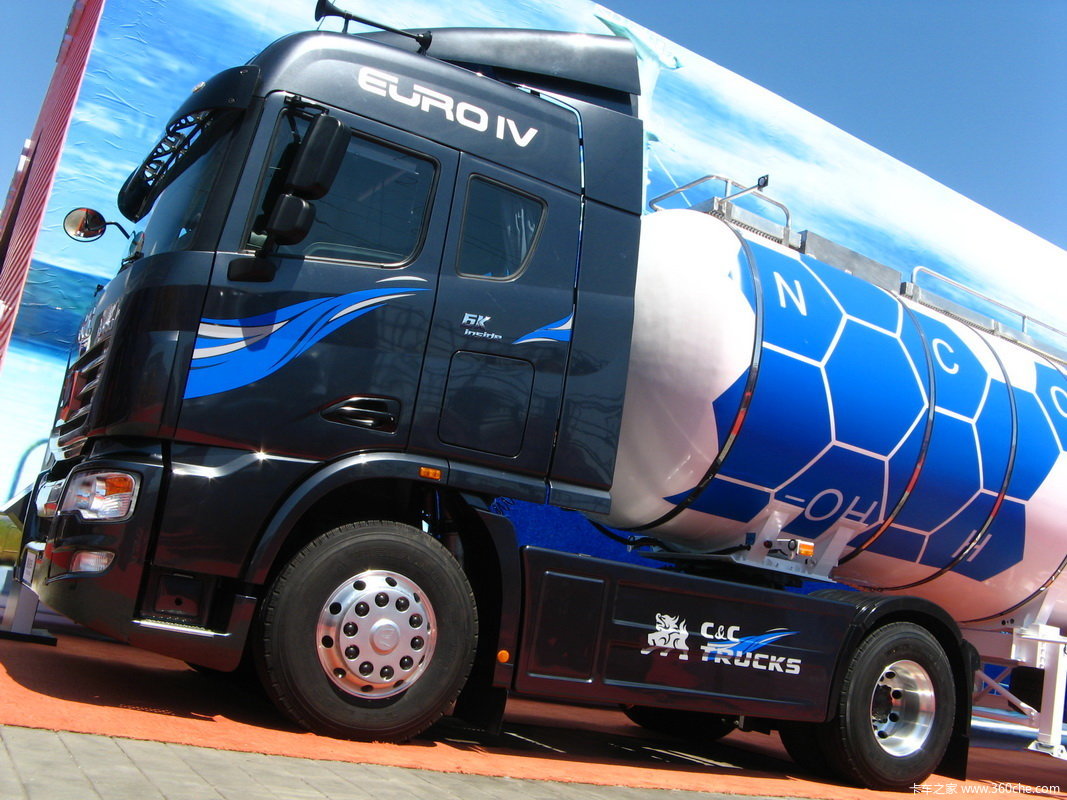 联合卡车u400 4x2轻量化牵引车