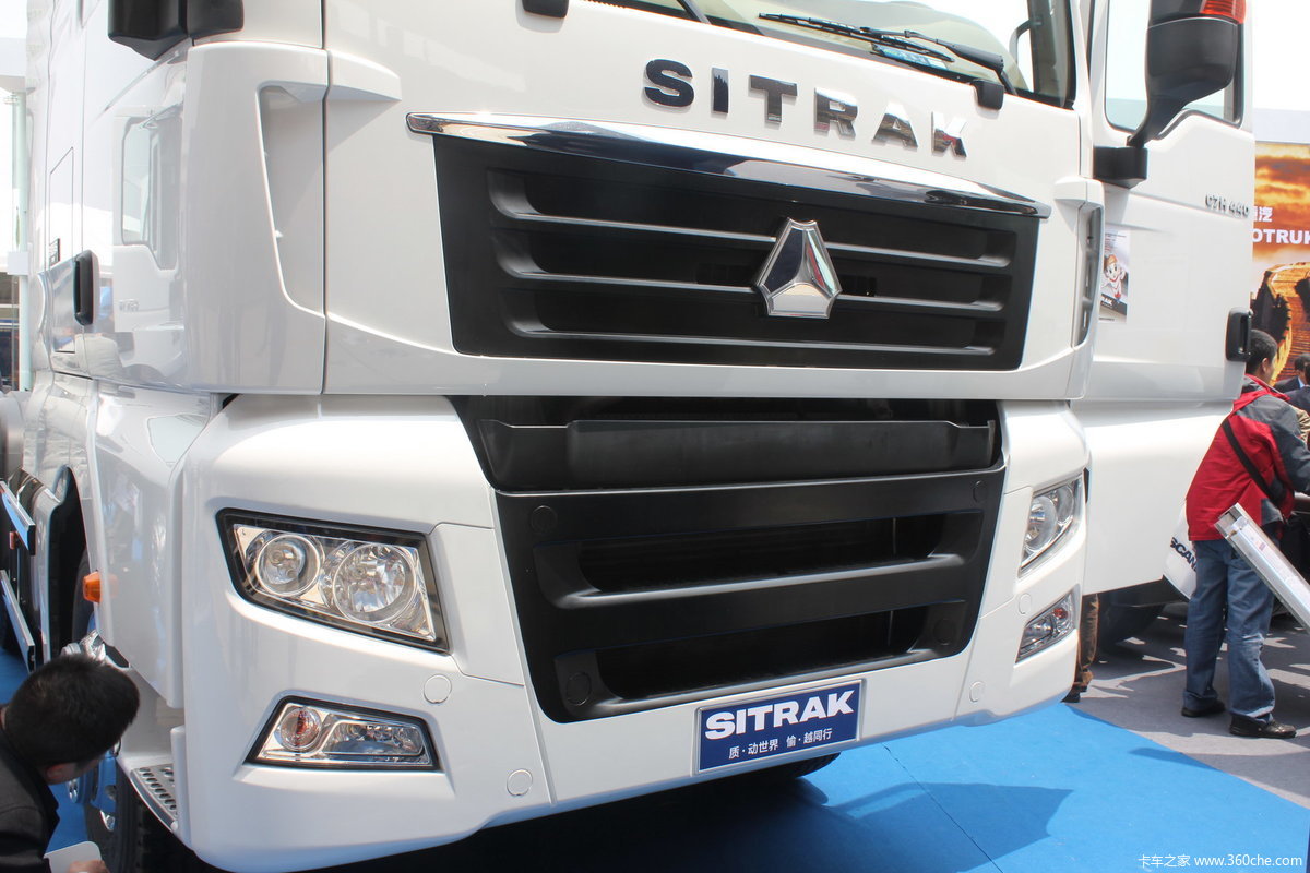 中国重汽 sitrak c7h重卡牵引车 宽体高顶
