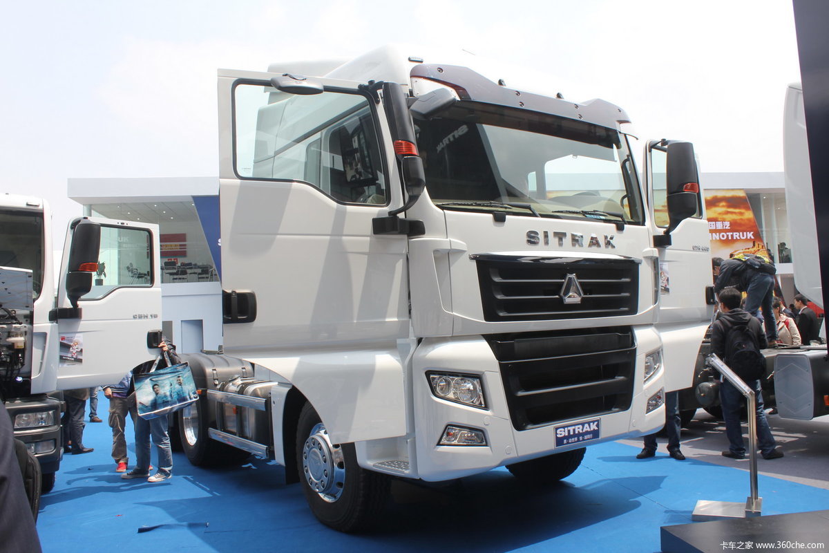 中国重汽 sitrak c7h重卡牵引车 宽体高顶