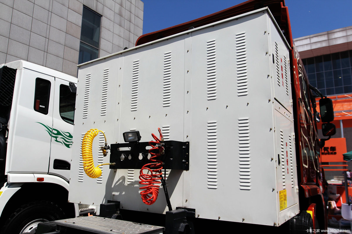 联合卡车k金版6x4lng牵引车